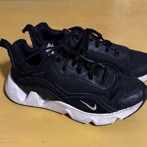 Nike Women’s Black and White Sneakers